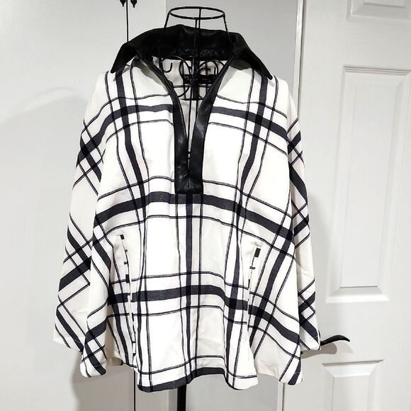 NY & CO Stylish Plaid Poncho Women sz Medium Slit Sleeves Mob Wife Housewive - Picture 1 of 11